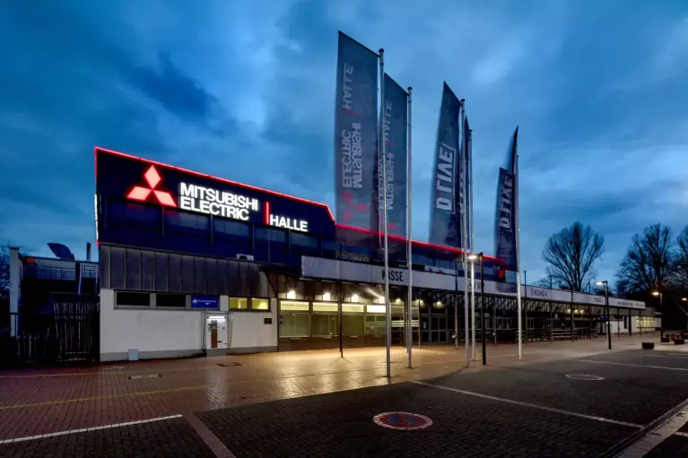 Bild der Außenfassade der Mitsubishi Electric HALLE