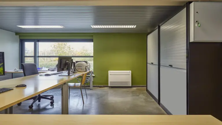 Kantoor met groene muur bij Stevens Commercial